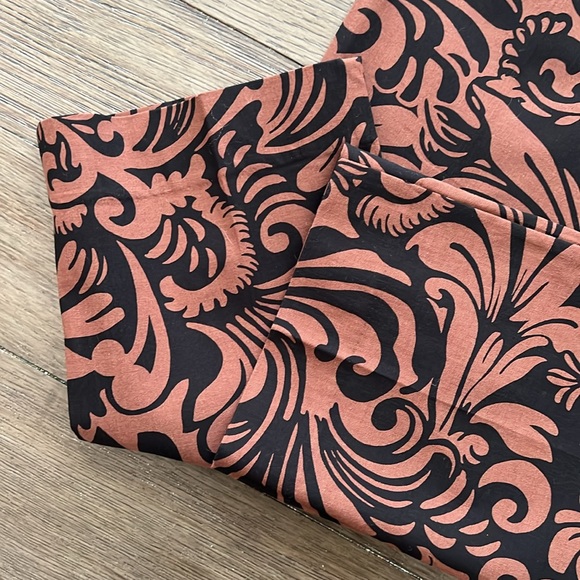 Chico’s Brigitte Scroll Print Ankle Pants - Picture 9 of 14